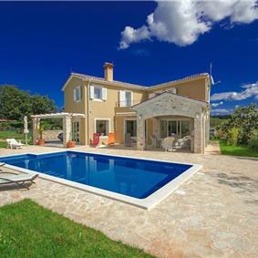 4 bedroom villa with pool near Sveti Lovrec, sleeps 8